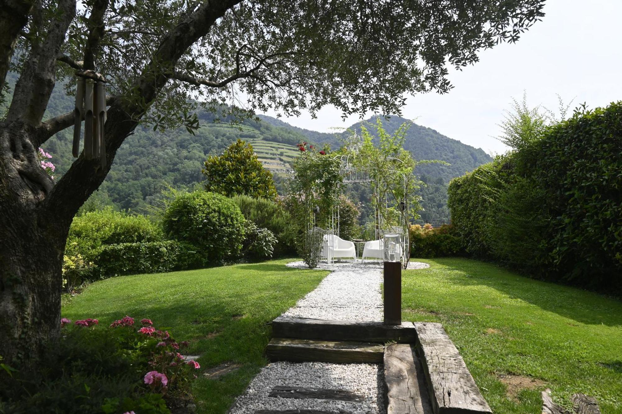 Bed And Breakfast Casa Del Nonno Adrara San Rocco Bagian luar foto